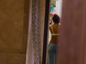Selingku Dengan Pembantu Ketahuan Isri video porno & seks dalam ...